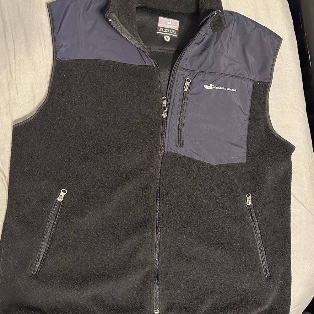 Southern Marsh Field tech vest. Womens medium
Navy and denim blue color.